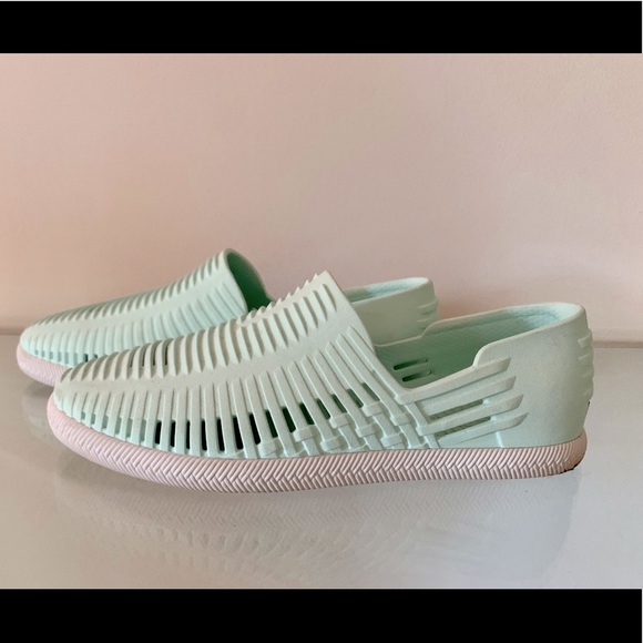 People Brand Light Teal Shoe US size 6 - Picture 1 of 2